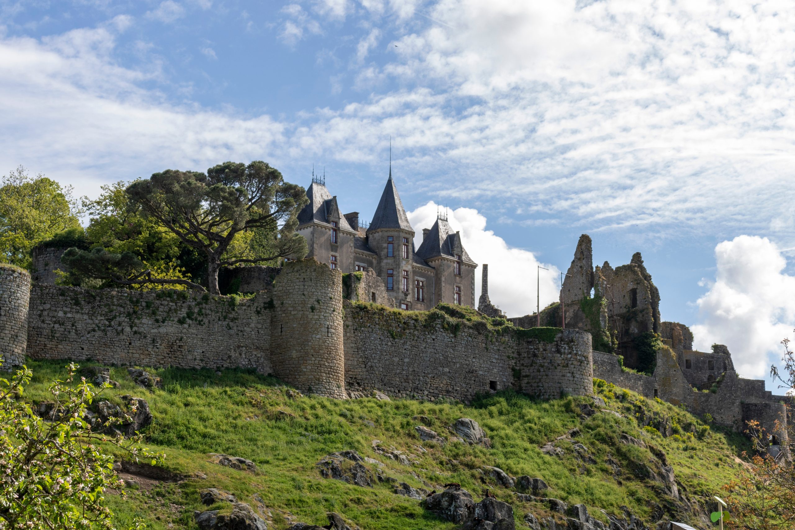 Les châteaux en pierre, la grande évolution dans la conception des châteaux