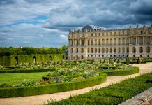 Le château et les jardins de Versailles : Le guide complet