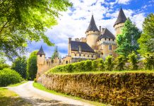 Les Châteaux Forts de France : Le pays des Arvernes